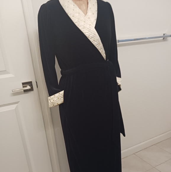 Vintage Christian Dior Luxury Robe - Picture 14 of 16